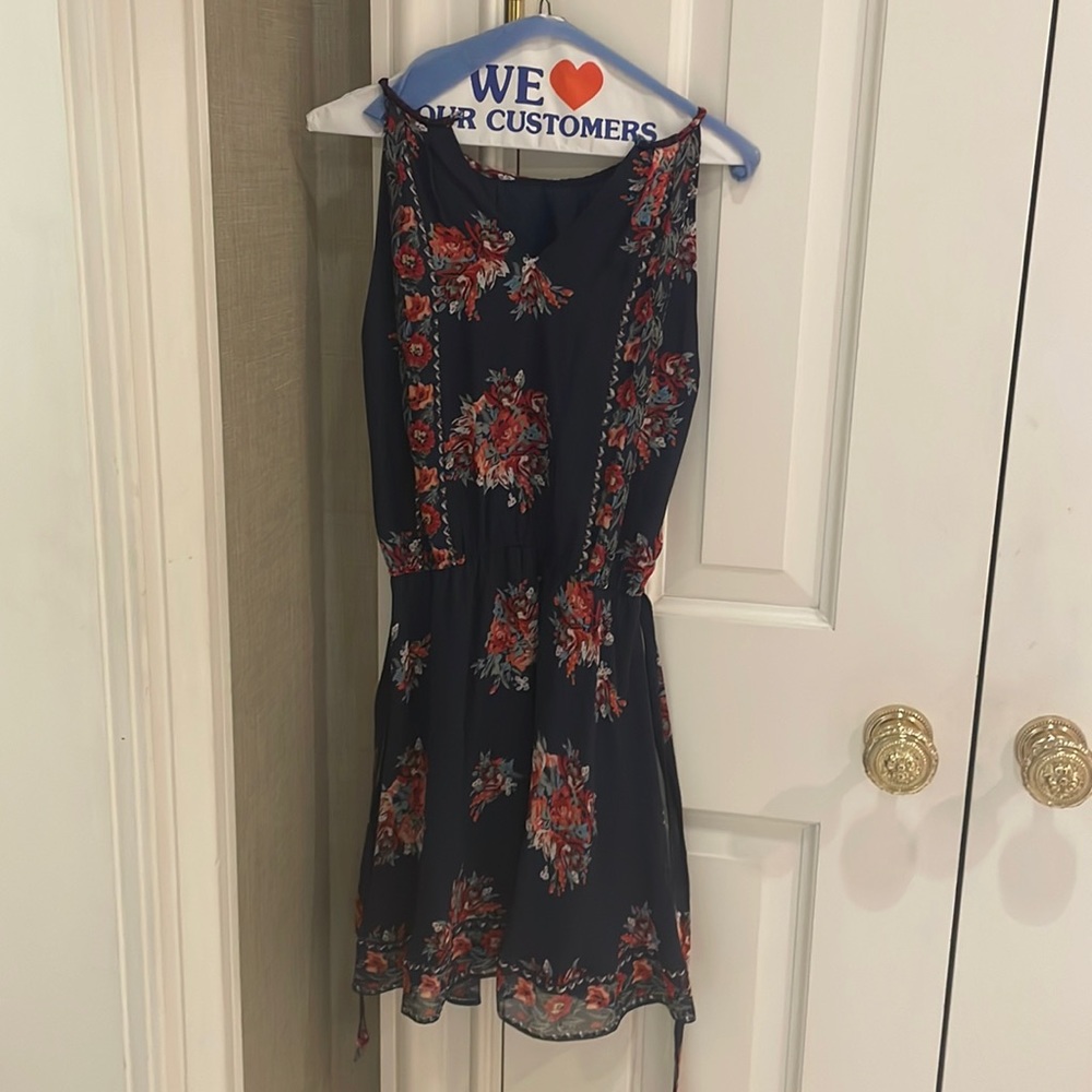 Floral patterned navy Joie dress with V neck and tie belt